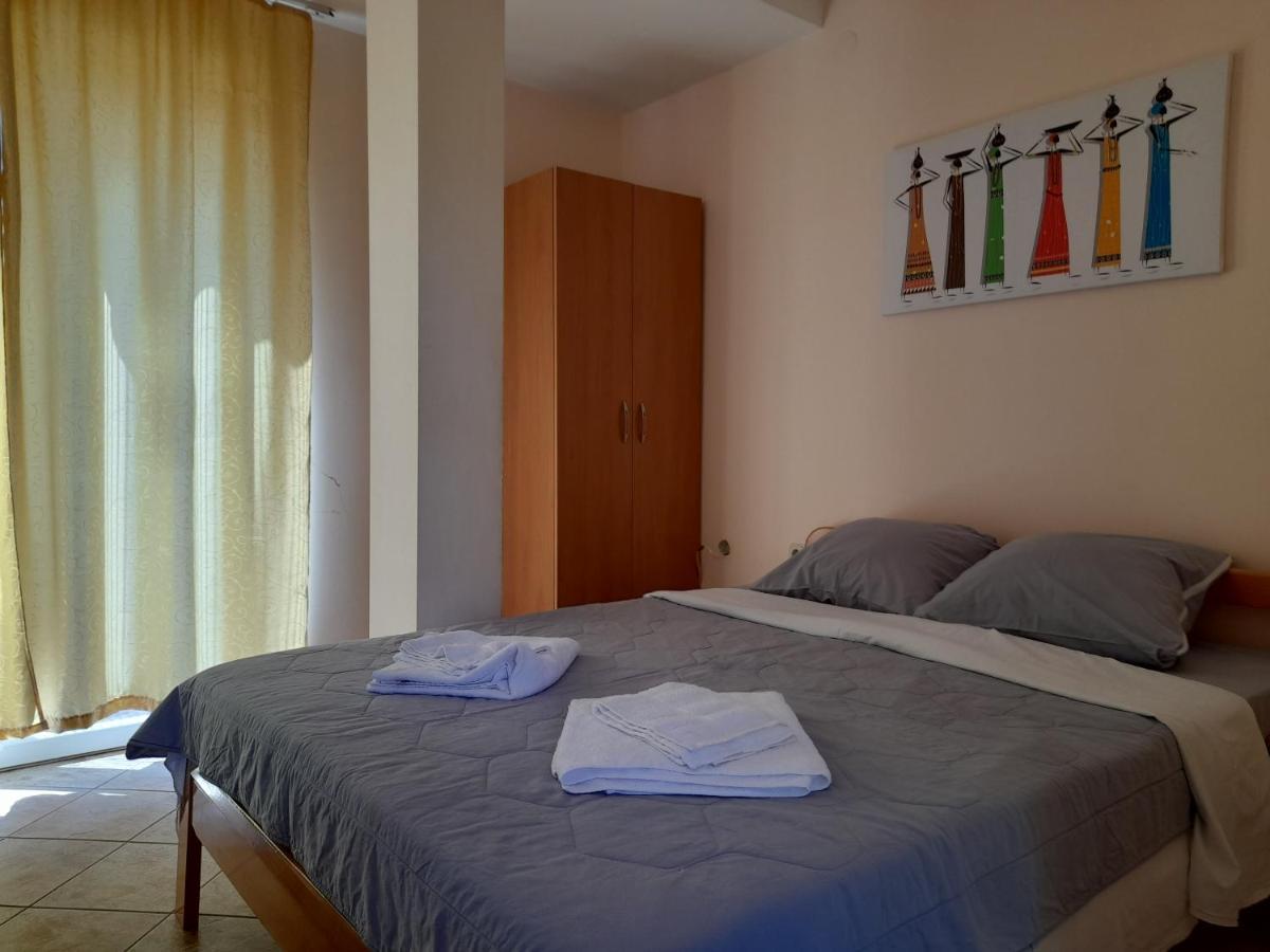 Bato Rooms Pestani Exterior photo