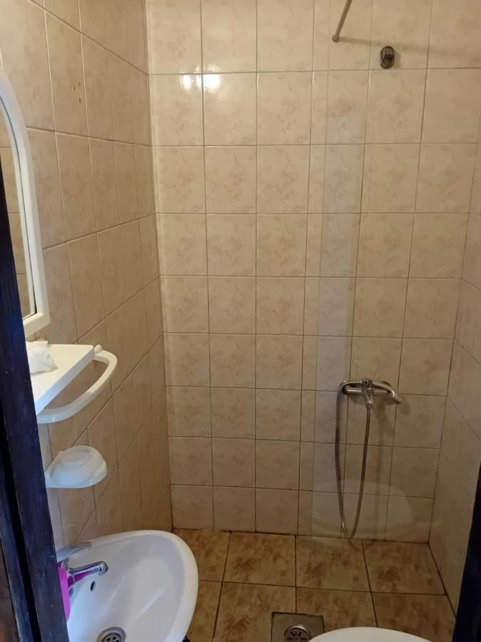 Bato Rooms Pestani Exterior photo